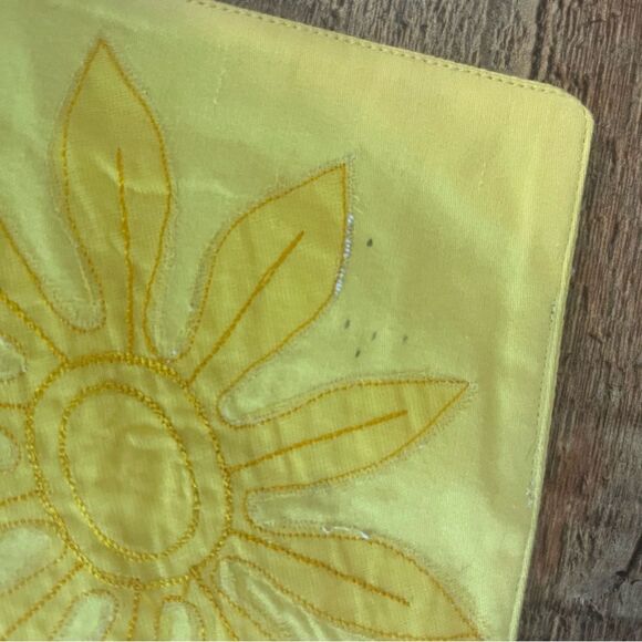 2 Crate & Barrel Yellow Placemats & Napkins Floral Stitched Spring Summer Cotton - Picture 5 of 9